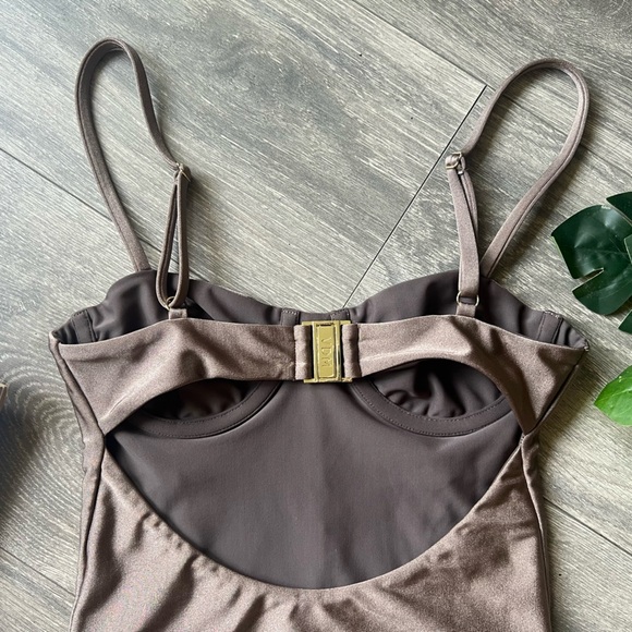 NWOT! VDM (Australia) metallic one piece underwired swimsuit. Size XS - Picture 7 of 10